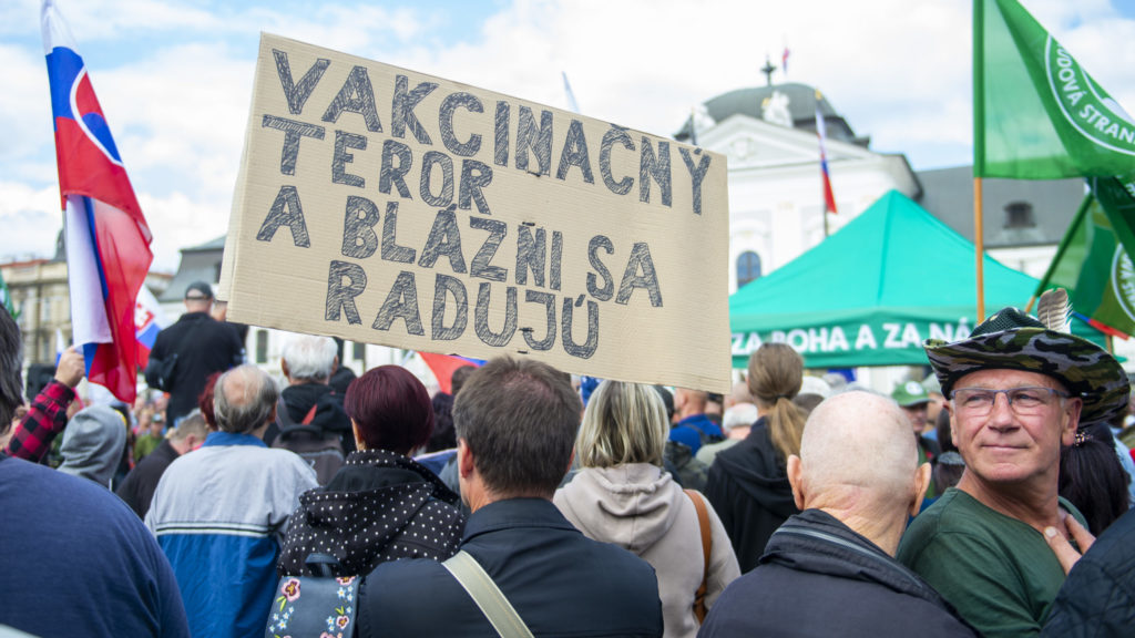 Účastníci protestu proti očkovaniu