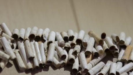 cigarety fajčenie vajgle špaky popolník