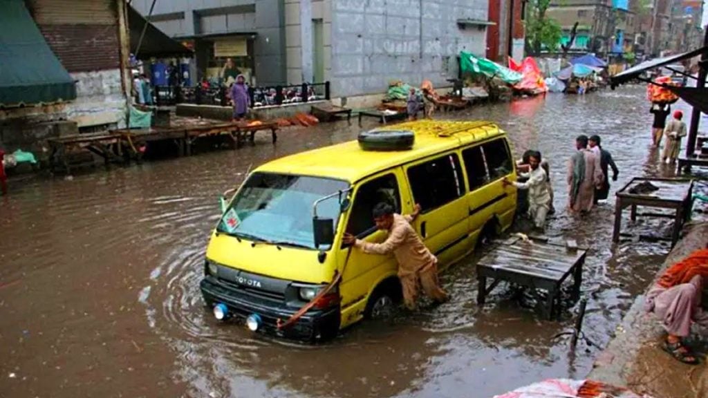 Pakistan potopy ohrozujú životy ľudom