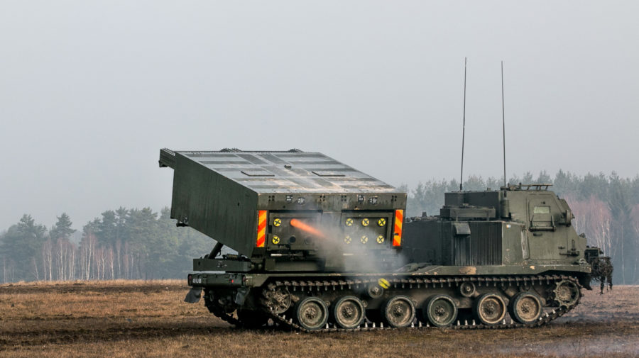 salvový raketomet MLRS M270