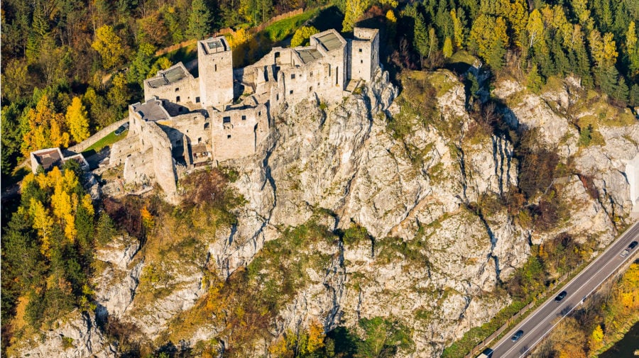 Strečniansky hrad, zrúcanina na skale