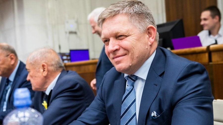 Robert Fico sa smeje