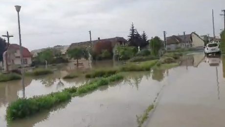 Zatopené Sebechleby, búrka a povodeň na Slovensku