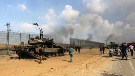 Hamas útok na Izrael. Palestínčania obsadili tank