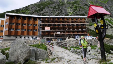 Horský hotel Sliezsky dom vo Velickej doline vo Vysokých Tatrách.