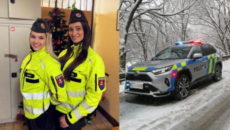 na snímke sú policajtky a auto