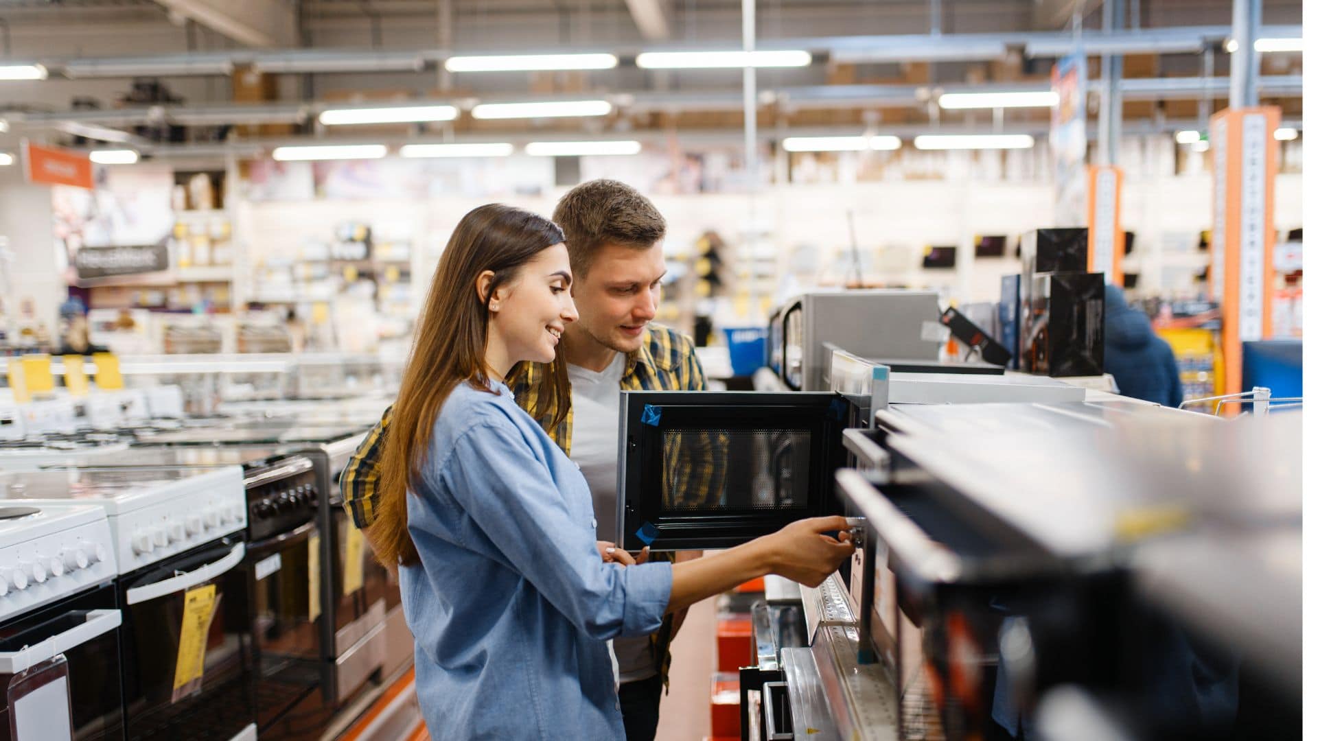 Obchod s elektronikou, nákup mikrovlniek a práčiek, Okay je na predaj