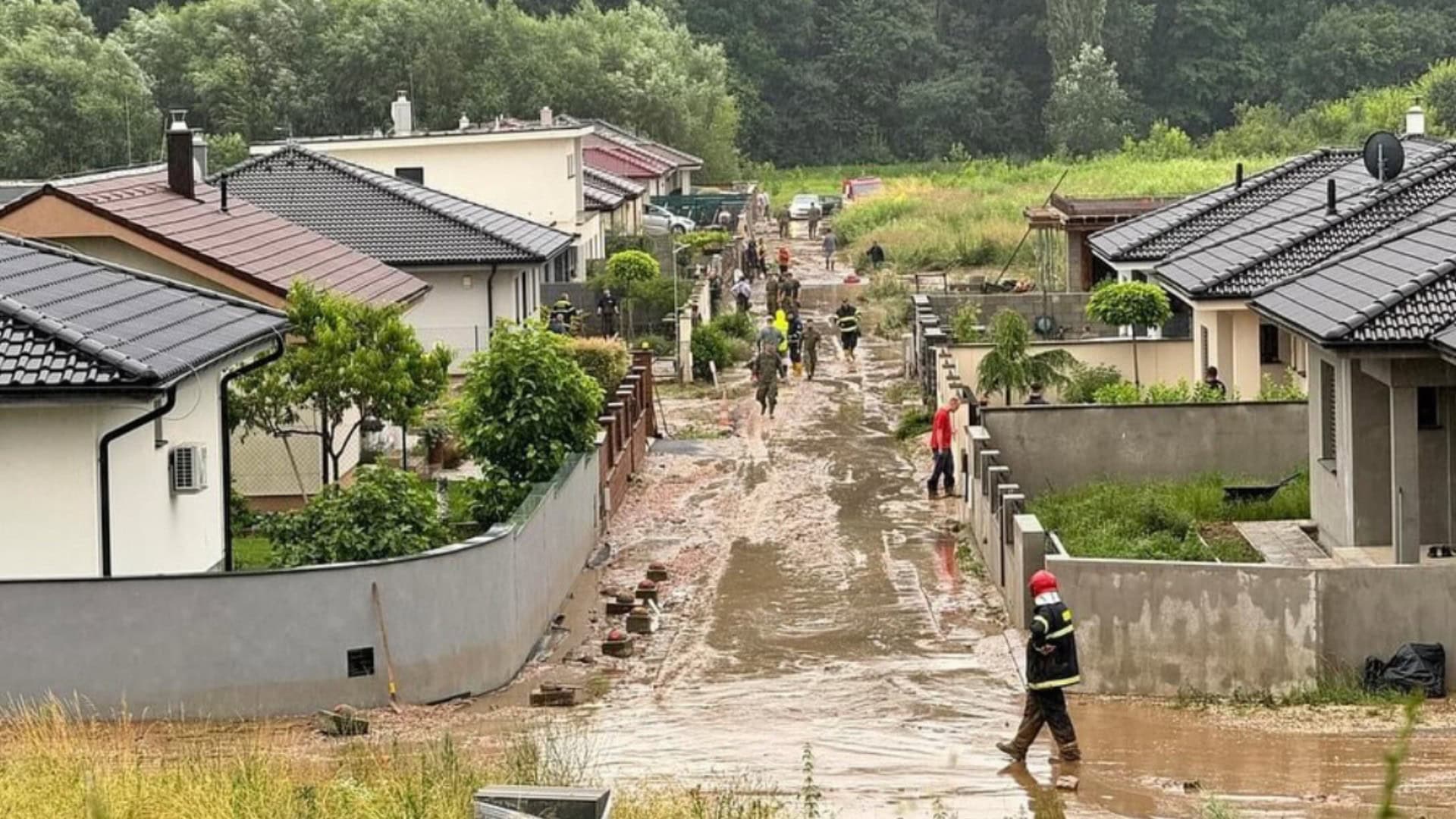 Do Nitry sa po pár dňoch vrátili povodne. Kvôli prívalovým dažďom dočasne zatvorili kúpalisko