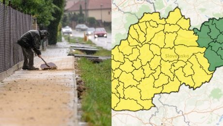 Muž dáva počas dažďa preč blato z chodníka a mapka Slovenska.