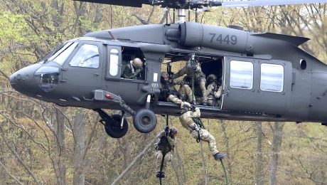 NATO, vrtuľník UH-60