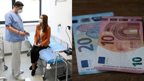 Žena u lekára v ambulancii a peniaze.