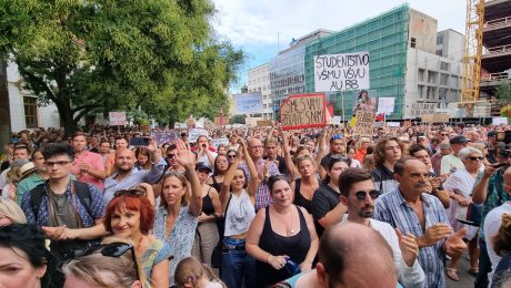 Protest v uliciach Bratislavy proti ministerke kultúry Martine Šimkovičovej na námestí SNP.