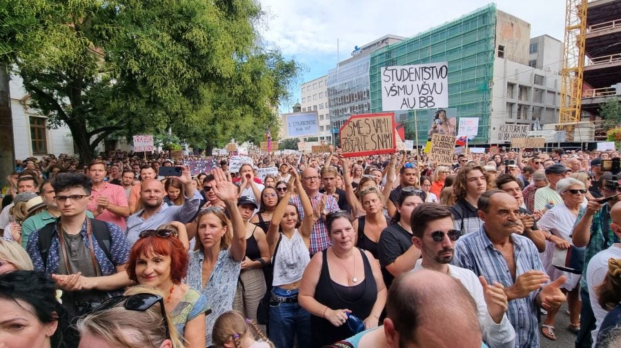 Protest v uliciach Bratislavy proti ministerke kultúry Martine Šimkovičovej na námestí SNP.