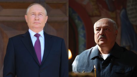 Lukašenko Putin. Alexander Lukašenko hľadí na Putina, vraj dostáva rady, aby sa od Ruska vzdialil