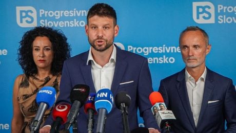 Na snímke poslankyňa PS Zora Jaurová, predseda Michal Šimečka a poslanec Tomáš Valášek.