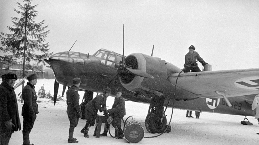 Bristol_Blenheim_refueling