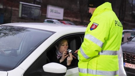 Na snímke policajná akcia zameraná na vodičov pod vplyvom alkoholu.