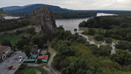 Hladina Dunaja na Devíne.