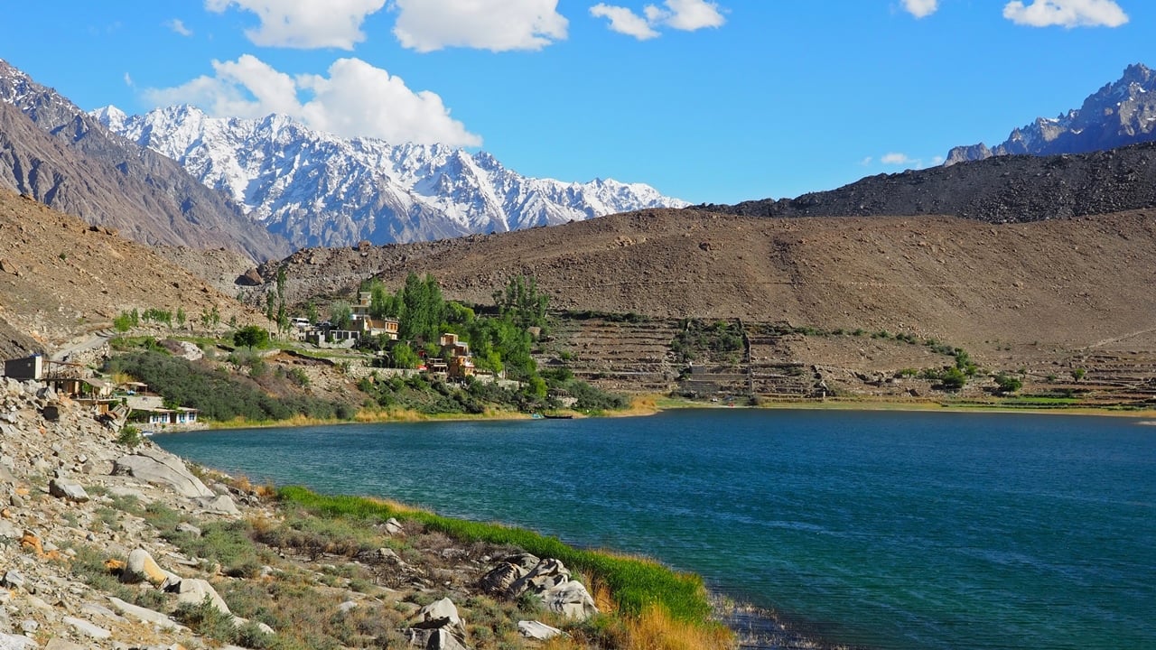 Dedinky v pohorí Karakoram, Kašmír, sever Pakistanu