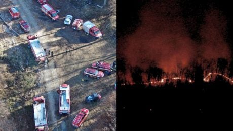 Požiar a požiarna technika pri lesnom požiari vo Valaskej Belej.