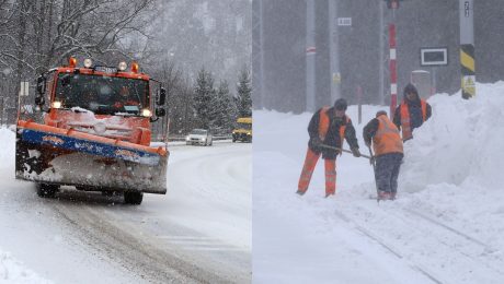 Snežný pluh odhŕňa sneh z cesty a muži odpratávajú sneh.